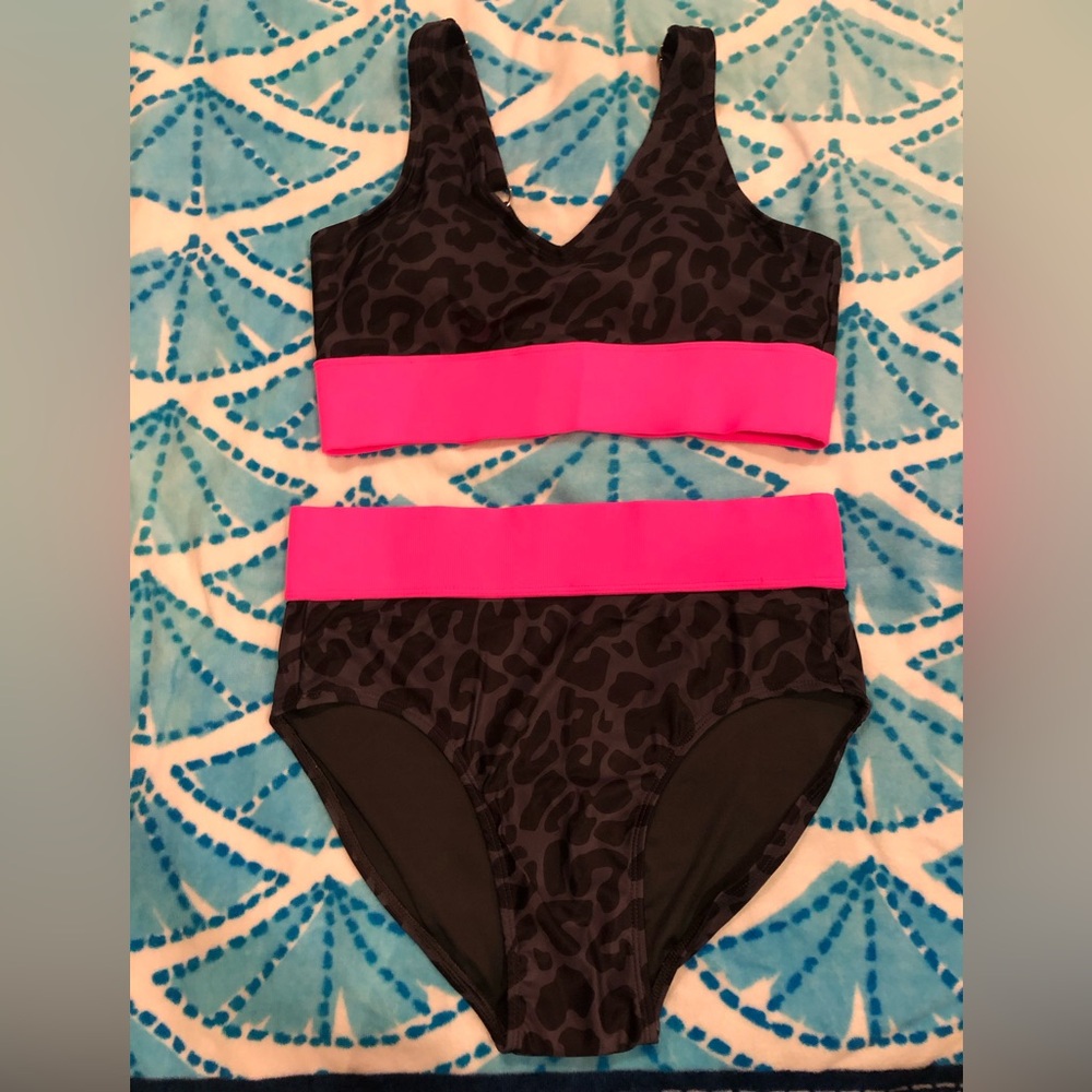 Leopard print and Hot Pink 2 piece swim suit, Women’s Small. NWOT